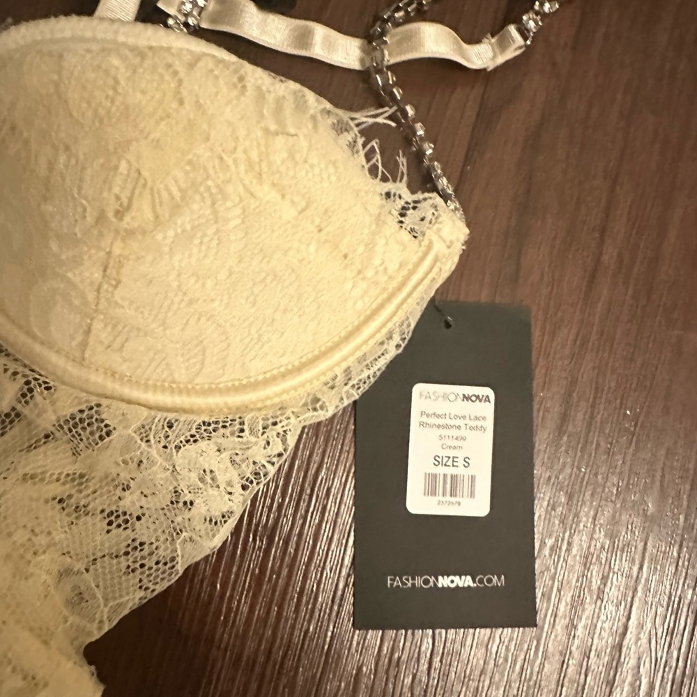 Lingerie - Picture 4 of 4